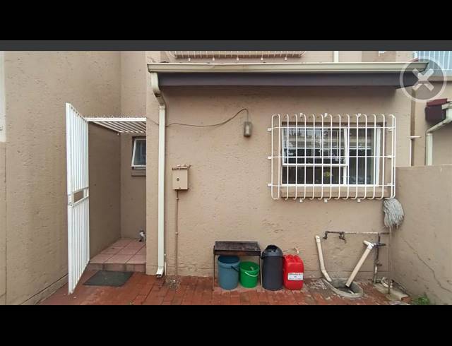 2 BEDROOM SECTIONAL TITLE FOR SALE IN KEMPTON PARK WEST